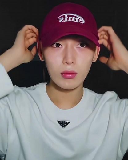 Sunoo Fashion: Snapback Caps and Boyish Styles