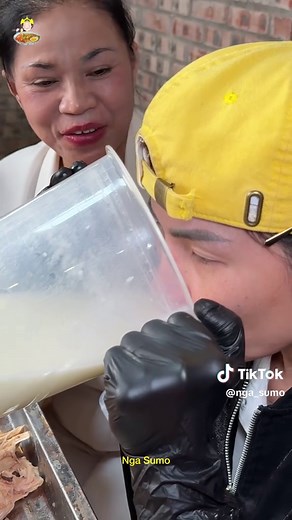 Hoảng hồn khi chứng kiến Nga Sumo 1 Phút uống hết 2 lít kem tươi thử thách của Chủ tịch Liên cty kem Morita