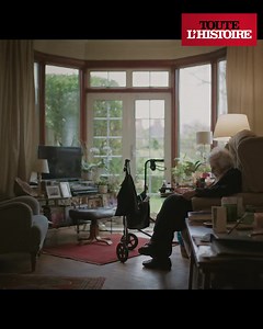 🎻 Anita Lasker-Wallfish nous raconte son entrée dans les camps d'Auschwitz 🕯️ À l'occasion de la journée de commémoration de la Shoah, un témoignage bouleversant sur la force de la musique dans l'enfer des camps. Comment l'art devient résistance dans l'inhumanité absolue, raconté par ceux qui l'ont vécu. 📺 Découvrez le documentaire INEDIT "LA DERNIERE MUSICIENNE D'AUSCHWITZ" ce soir à 20h40 sur Toute l'Histoire | Toute l'Histoire