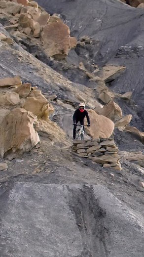 Rheeder. Utah. Pure flow. #AnthillFilms Return to Earth 🎞️ @brettrheeder | Anthill Films