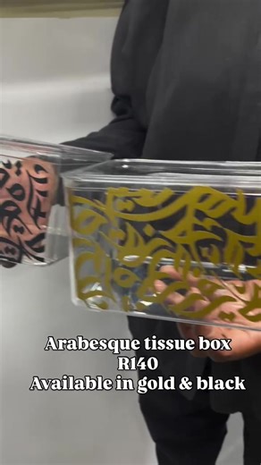 Arabesque tissue box Available in black and gold