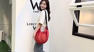 Sports Ball Mesh Bag with Zipper Pocket Shoulder Bag Equipment Storage Net for Carring Basketball Soccer Volleyball Rugby Swim Beach Bag Gym Sports Crossbody Bag