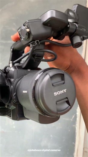 Sony FS5 Mark II 4K XDCAM Super 35 CMOS Sensor Video Camera Equipped with PZ 18-200mm Lens (Used)