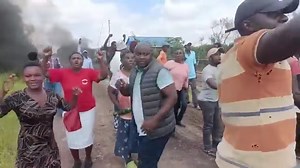 Ruto must Go! Ruto must Go! Ruiru residents chant Anti government Songs as they protest against a plot to grab their land. | Channel 7 News