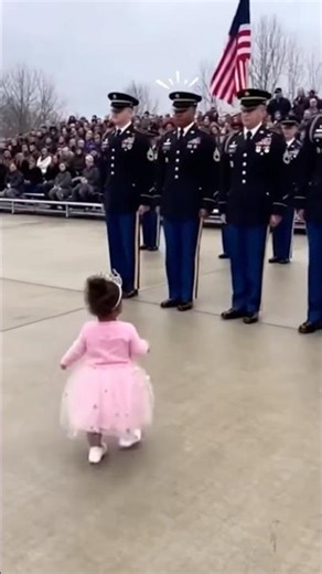 Militar quebra protocolo ao ver sua filha vindo em sua direção
