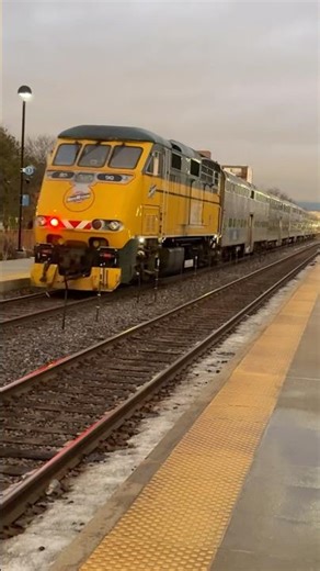 Metra 90 (CNW) pushes the inbound past Oak Park