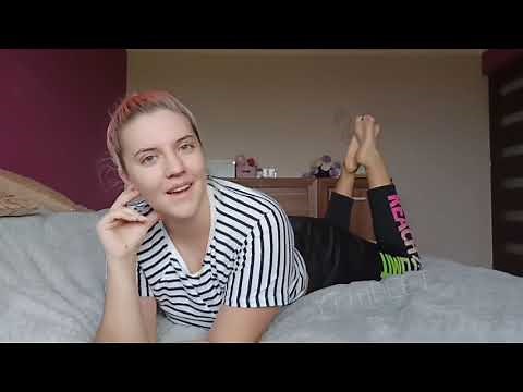 #40 eating in the pose • barefeet & crunchy crisps • asmr sounds