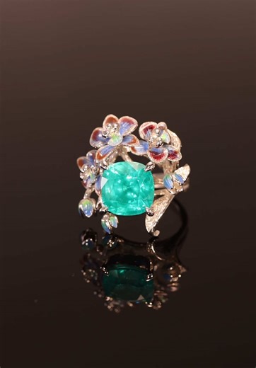 Design Concept – “Bloom in Color” A celebration of nature’s wild beauty, this ring combines a vivid lab-grown emerald with delicately hand-painted enamel flowers. The organic composition evokes a garden frozen in full bloom — lush, free-spirited, and unapologetically bold. Crafted for those who see jewelry as art, this piece embraces color, texture, and asymmetry to create a wearable sculpture that tells a story. #GemstoneRing #JewelryDesign #gemstones #jewelrymaking #girl #labgrown #gift