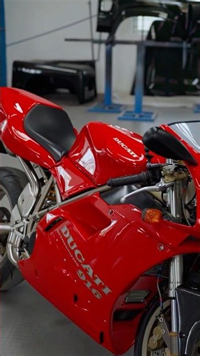 Madhus Bodyshop -- Restoring a Rare Ducati 916 - Massimo Tamburini's Masterpiece Returns to Glory