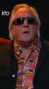 « Je remercie la vie qui m’a enveloppé de ses bras. » Gilbert Montagné, l’artiste aveugle le plus célèbre de la scène française, se livre avec enthousiasme et humour dans ce nouvel épisode de #LumièreIntérieure. 👉En intégralité sur ktotv.com | KTO Télévision Catholique