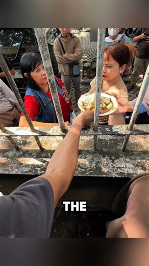 This Food Vendor Has a Unique Way of Serving Customers