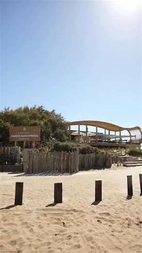 Un lugar frente al mar, pensado para bajar el ritmo y disfrutar. Cozumel American Express Beach Club en Cariló invita a relajarse entre el sonido de las olas, el sol y la brisa del mar, en un espacio creado para desconectar y vivir el verano con calma. Experiencias pensadas para compartir. #conAmex | American Express