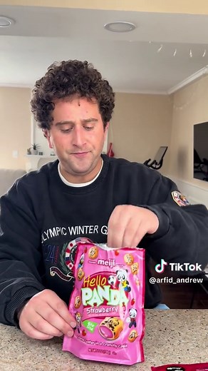 Hello Panda Strawberry Review: A Surprising Taste Test