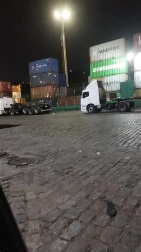#cbjr #charliebrownjr #santos #saopaulo Motorista de app, dentro do terminal de cargas em Santos-SP
