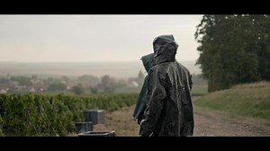 Ruinart presents (Re)Craft, a documentary directed by Yann Arthus-Bertrand and Jérémy Frey that shows how the Maison adapted its know-how to an ever-changing nature and invites viewers to explore the creation of the new cuvée Ruinart Blanc Singulier. This film pays tribute to the uniqueness and history of champagne, as well as the excellence of this terroir, its craftsmanship and highlights its commitment to environment. Through their artistic and committed perspective on the challenges faced in