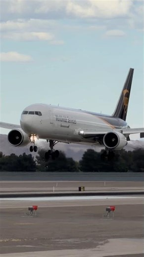 UPS 5886 Heavy (Boeing 767-300F) arrives at Las Vegas (LAS) | N369UP | #planespotting #KLAS