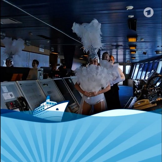 Verrückt_nach_Meer on Instagram: "500 Folgen - 24.250 Sendeminuten - 12 Jahre. Und unzählige, unvergessliche Abenteuer. Dafür sagen wir herzlich DANKE! Wir wünschen unseren Zuschauer:innen an Land und allen auf den sieben Weltmeeren immer eine Handbreit Wasser unter dem Kiel! 🚢🗺⚓️ - Jubiläumsfolge 500 gleich um 16:10 Uhr im Ersten 🎬"
