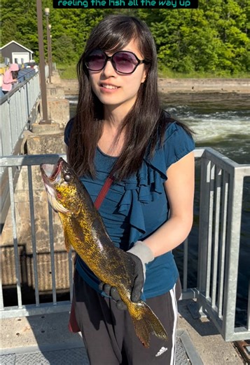 Catching a 50 cm Walleye in Kawarthas: Fishing Adventure