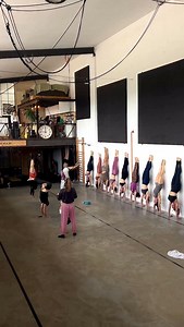 Static holds are an essential part of handstand training, they help to build muscular resilience On the muscular side, holding a handstand trains isometric strength, endurance, and joint stability On the nervous system side, your motor neurons are firing continuously to maintain balance, coordinating small stabilizing muscles and large prime movers together. The somatosensory system is also highly engaged, processing feedback from the hands, shoulders, and vestibular system to keep you upright. 