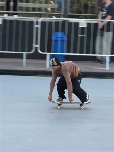 Tim skateboard Indonesia siap berlaga di kejuaraan dunia! 🛹🇮🇩 Tim skateboard Indonesia berpartisipasi di ajang @worldskatesb - Skateboarding World Championship 2025 di Sao Paulo, Brazil. 🇧🇷 Kita dukung supaya mereka bisa memberikan hasil yang terbaik! 🎥 : @timnas_skateboard (IG) #timindonesia #indonesiapride