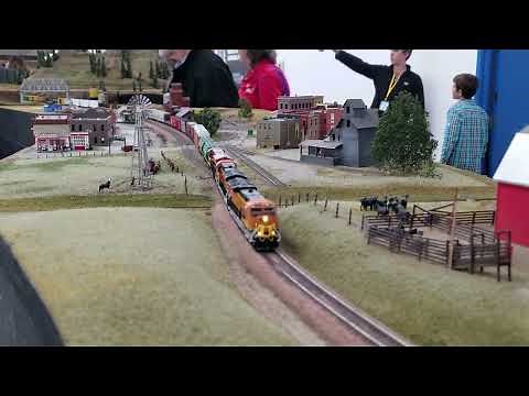 N Scale Free-moN Layout at the 2022 Rocky Mountain Train Show! - Part 2