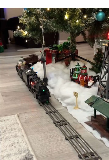 Vintage Train Set from 1952: A Timeless Treasure