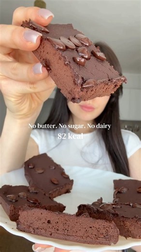 Fudgy brownies - 82 kcal | No butter, no sugar, no dairy & gluten! Full recipe + macros in caption