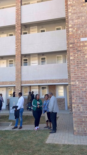 📍 Riverside View Mega ProjectThe Riverside View Mega Project is one of Gauteng’s largest integrated housing developments, strategically located near Steyn City and Diepsloot. This development aims to:✅ Eradicate informal settlements in Region A✅ Provide quality, affordable housing to long-waiting applicants✅ Prioritise the elderly, women, people living with disabilities & child-headed households✅ Create inclusive, sustainable communities with schools, clinics, parks & business sitesWith over 9,