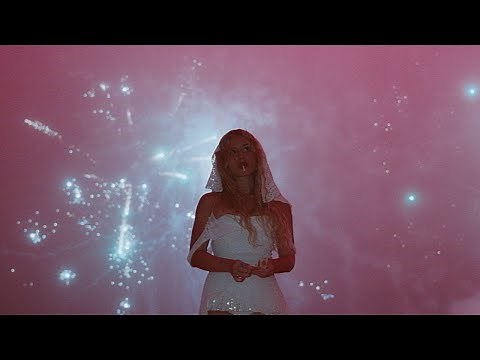 Slayyyter - BEAT UP CHANEL$ (Official Video)