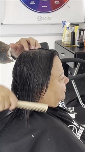 Como hacer un corte bob corto. En este video te muestro como hacer este hermoso diseño en muy pocos sencillos pasos, espero te guste y no olvides que estaré atento a tus comentarios, te deseo un feliz día. 😊 #lamejoracademiadeibague #haircut #hairtutorial #tutorial #hairbob | Platino Peluquería