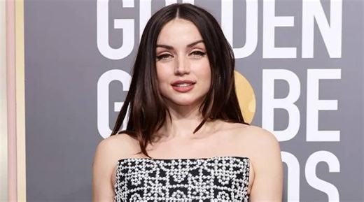 Ana de Armas reveals how she learned English