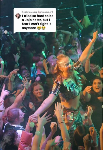 JoJo Siwa's Dance Choreography in the Snow