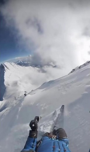 IL DEVIENT LE PREMIÈRE HOMME À RÉALISER LA DESCENTE INTÉGRALE DE L’EVEREST EN SKI⛷️🤩#ski #everest