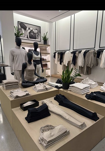 New color drop just hit. Oatmeal Heather & Gravel Neutral tones will always win. Clean, effortless, elevated. #alo #newcollection #newcolor #minimalstyle #newlaunch