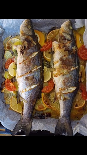 Fırında defne yapraklı tereyağlı levrek #cooking #recipe #shorts