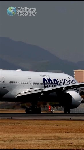 Airliners Freak✈️ | まだ🌎ワンワールド🌎特別塗装機✈️ロス これはだいぶん前に退役しちゃったJA752Jですが、やっぱりトリプルセブンにこの塗装はカッコいいです😊 Boeing777-300 JA752Jは 2021年3月退役 2021年8月30日 離日 #jal #ja752j... | Instagram