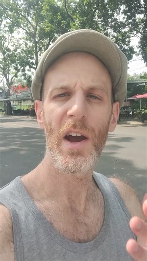 Alex | French Language Coach on Instagram: "Advanced note on pronoun positioning: Standard placement rules apply consistently: • "J'en ai mangé" (passé composé) • "J'en mange" (présent) • "J'en mangerai" (futur simple) Critical exception - futur proche: "Je vais mettre du sel" becomes "Je vais en mettre" Governing principle: Pronouns attach to the verb that introduces the object, not necessarily the conjugated verb. Compare: "J'en ai déjà mis" vs "Je vais en mettre". In the passé composé even th