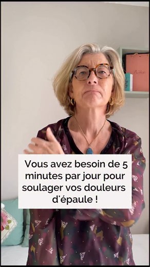 Valerie Journaud| Reflexologue & Sophrologue on Instagram: "🔥Les douleurs à l’épaule sont fréquentes (capsulites, lésion de la coiffe des rotateurs, etc…) Vous pouvez stimuler le point 3GI (San Jian = troisième intervalle) pendant 5 minutes sur chaque main. C’est le point numéro 3 du méridien du gros intestin en médecine traditionnelle Chinoise. Dans le creux situé en arrière de l’articulation métacarpo-phalangienne, sur le bord radial du petit doigt (auriculaire), quand le poing est légèrement