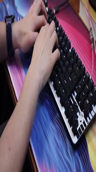 Sound test of Razer Orange switches on the Razer BlackWidow Lite and a review of the Corsair K60 RGB Pro SE keyboard