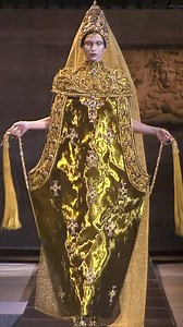 285K views · 4K reactions | Legends: Spring/Summer 2017 This work is currently on display at the Musée du Quai Branly - Jacques Chirac. #郭培#guopei #exhibition #quaibranlymuseum #goldenthread @quaibranly | Guo Pei | Facebook