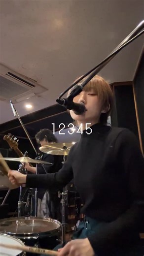 石川 栞 Shiori Ishikawa on Instagram: "水中スピカ「MATHRHYTHM」 Suichu Spica 「MATHRHYTHM」 #drummer #drums #mathrock #postrock #progressiverock"