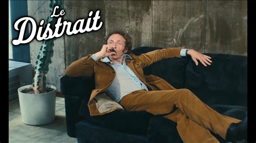 La conception créative de Malaquet #2/2 - 3ème et 4ème extrait du film Le distrait de Pierre Richard (1970) Lien playlist d'extraits du film : https://www.facebook.com/watch/61579407093479/1446650586410602 Synopsis du film : Pierre Malaquet, distrait incorrigible, est entré dans l'agence de publicité dirigée par Alexandre Guiton grâce à sa mère, Glycia, maîtresse du PDG. Ses idées, pour le moins originales, lui font commettre des extravagances et de nombreuses bévues, qui ont le don de mettre à 