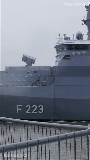 Warning: Typhoon! What exactly is that? The German Navy explains nautical terminology to me.