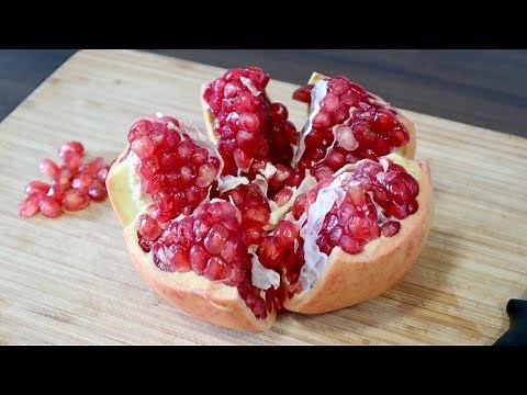 AWESOME TECHNIQUE FOR PEELING A POMEGRANATE | LIFE HACKS