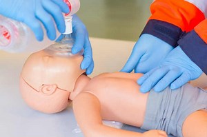 AED on a child and an infant: the paediatric defibrillator