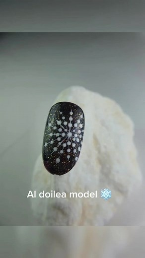 Tutorial fulg de nea, varianta 2 #5pasidebine #misiuneatiktok #cursuribucuresti #cursuriacreditate #cursurimanichiura #fyp #foryou #fy #haisaneperfectionam #invatapetiktok #trainerbucuresti #adacomanescu @Dianada Iconic Beauty Concept Produsele folosite exclusiv @Noliashop