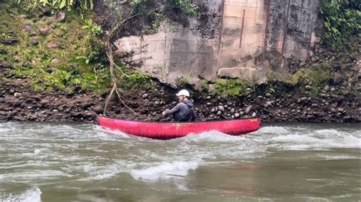#esquifcanoes Spark surfs all the waves! Canoe testing in Costa Rica 🇨🇷 #riverinstruction #whitewatercanoe #sarapiqui | Canyon River Instruction