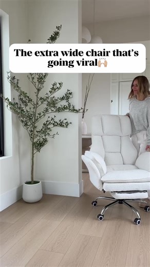 Cozy and Extra Wide Fleece Chair for Comfort and Style