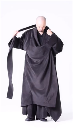 OVIE STUDIO/nagoya on Instagram: "[BISHOOL] Angora Wool Winter YUKATA 「冬に身体全体を覆ってくれて、パンツやインナーを気にせず出かけることが出来る衣服が欲しかった。こちらのWinter YUKATAは、それを叶えてくれる衣服」 とBISHOOLが語る、身体全体を覆う生地分量と、非常に長い着丈が印象的な1着。 #oviestudio #BISHOOL #madeinjapan #ビシュール"