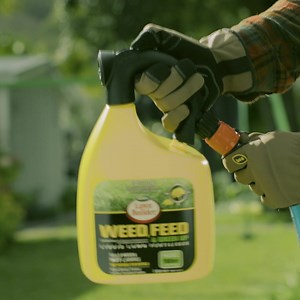 174K views · 23 reactions | Make a greener choice for a greener lawn. The superior Scotts pro-sprayer and bottle that we've all come to love can now be used over and over again! Simply purchase the matching Scotts Lawn Builder Refill Pouch and pour it straight into the refillable bottle. No mixing or mess required. | Scotts AU | Facebook